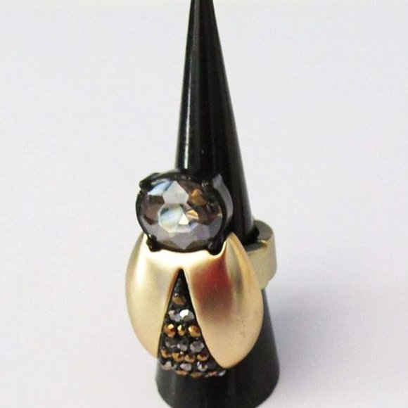 A-248 Chico's Jewelry Bug Crystals Stretch Ring in Gold Fits Size 7-9 - Picture 4 of 4